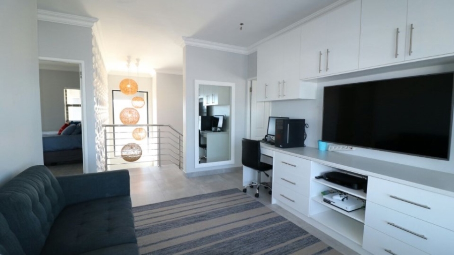 To Let 4 Bedroom Property for Rent in Parklands North Western Cape